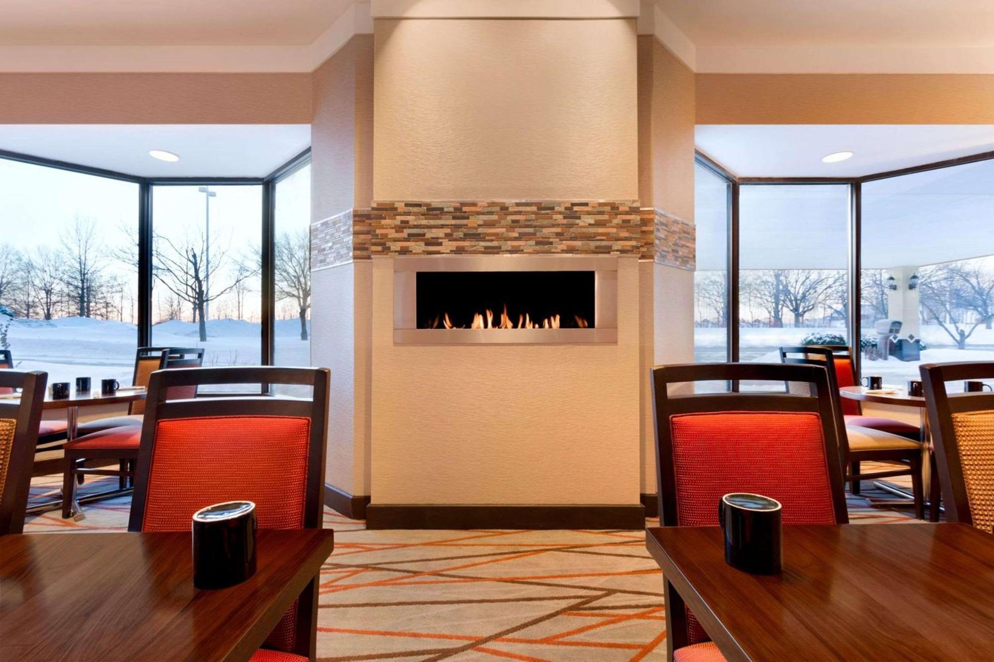 Radisson Akron-Fairlawn Copley Montrose Exteriör bild