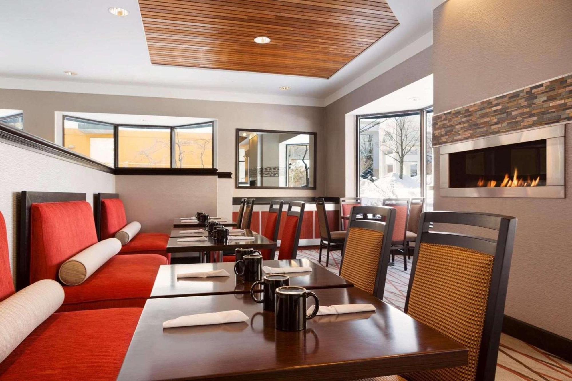 Radisson Akron-Fairlawn Copley Montrose Exteriör bild