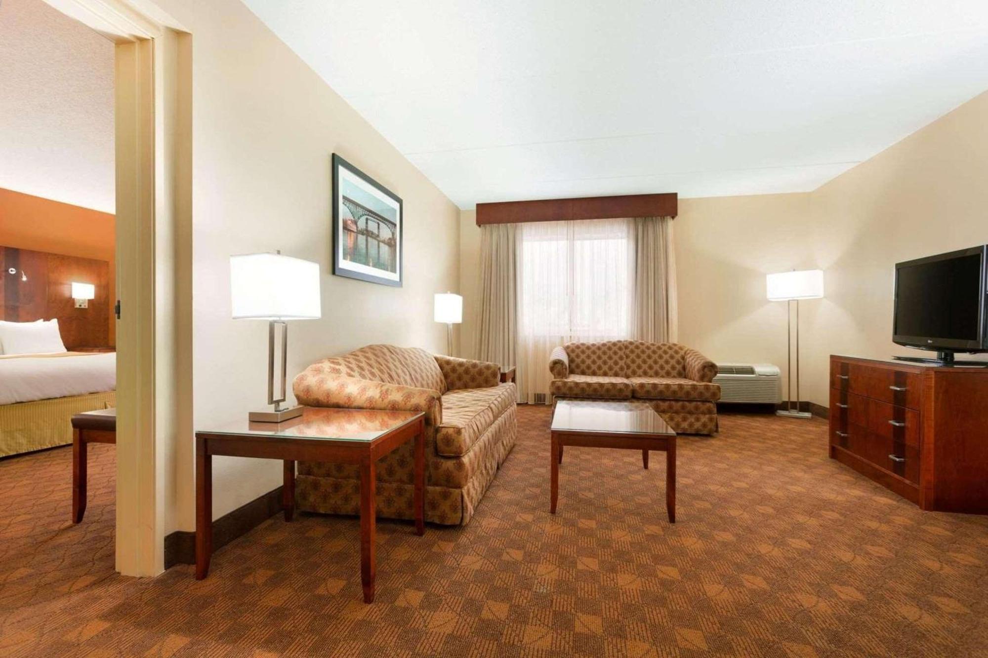 Radisson Akron-Fairlawn Copley Montrose Exteriör bild