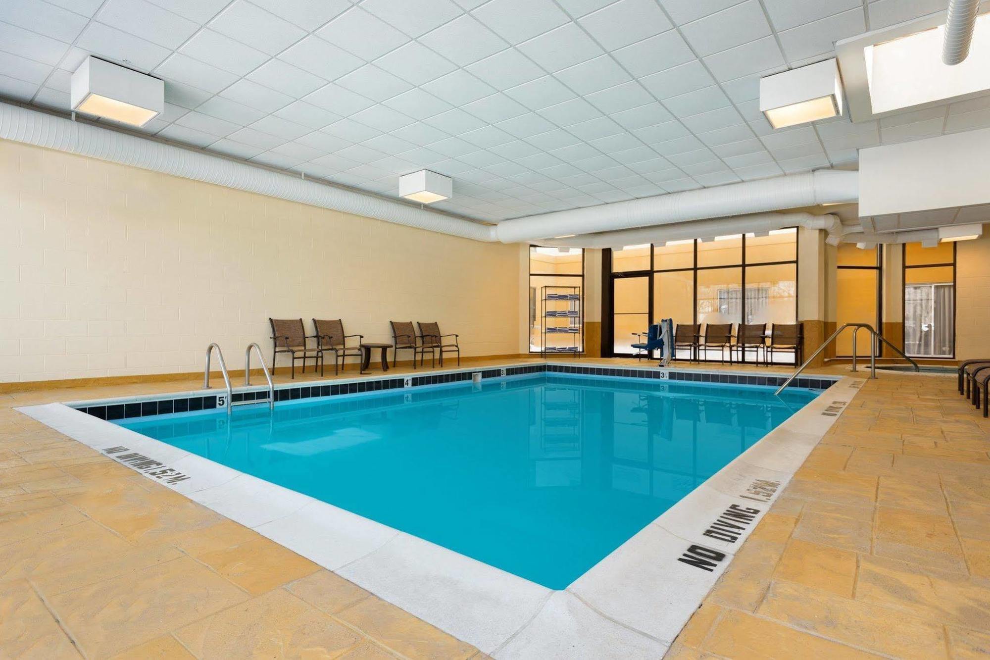 Radisson Akron-Fairlawn Copley Montrose Exteriör bild